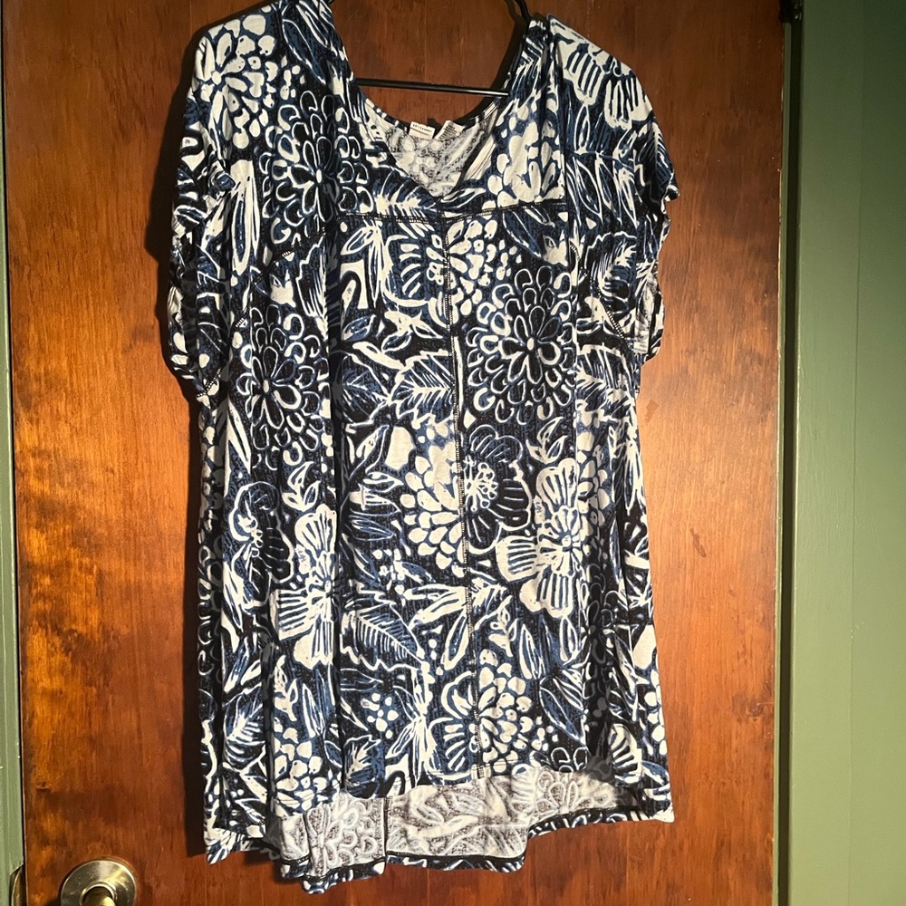 Artisan Ny Navy and White Floral V-Neck Tunic